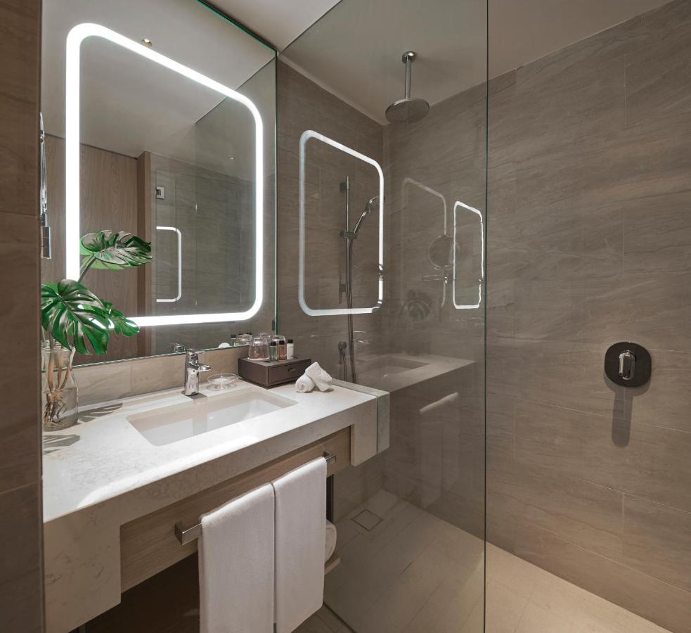 Amari Spice Penang Hotel Bayan Lepas Eksteriør billede Bathroom