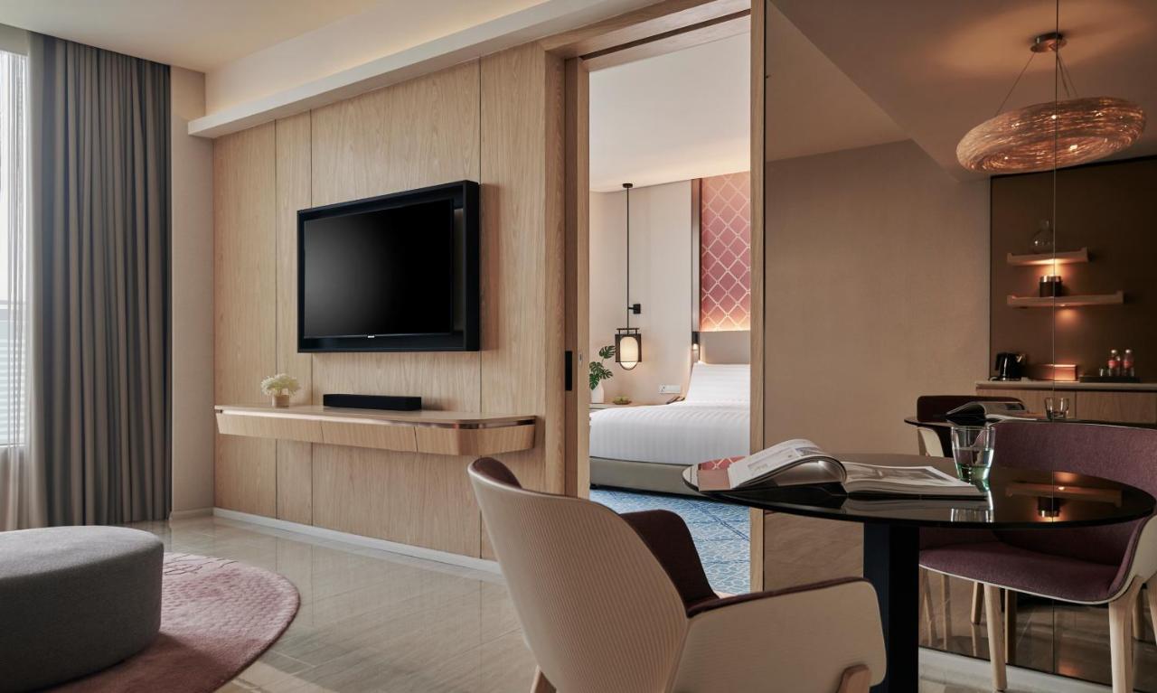 Amari Spice Penang Hotel Bayan Lepas Eksteriør billede A suite at the hotel
